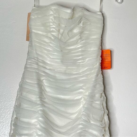 Mikaella Bridal Strapless Mermaid Ivory Wedding Dress Size 4 - Picture 8 of 12